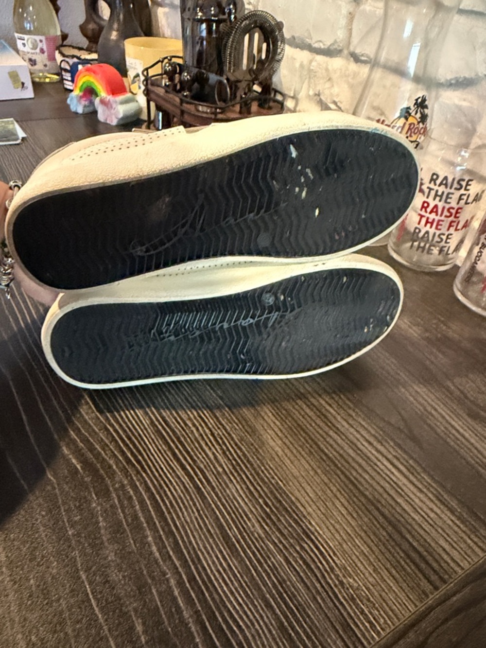 Vintage Havana White Sneakers with Metallic Star Accent - Picture 6 of 7